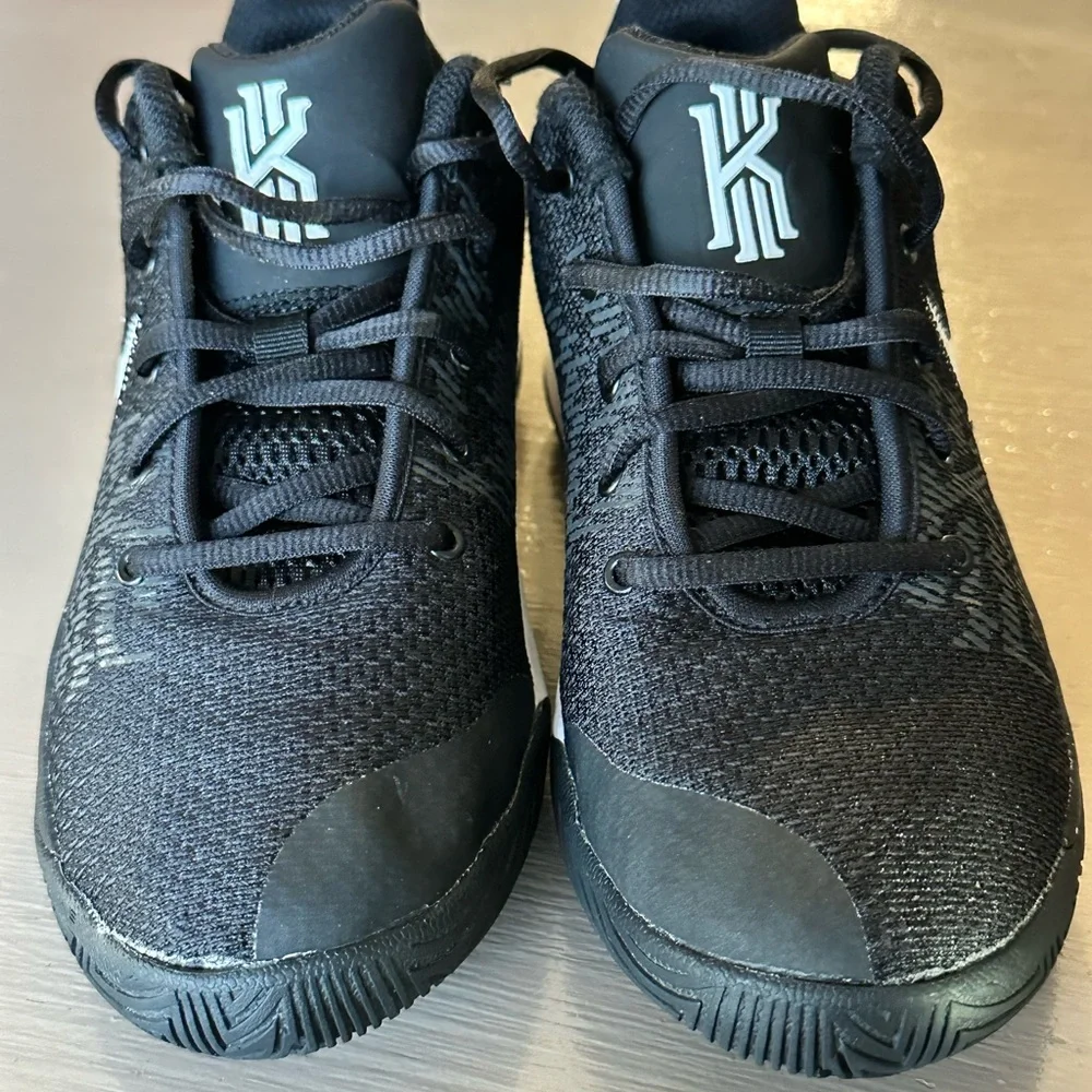 Nike Kyrie Flytrap 2 GS Black White Basketball Shoes AQ3412-001 4.5Y / Womens 6
